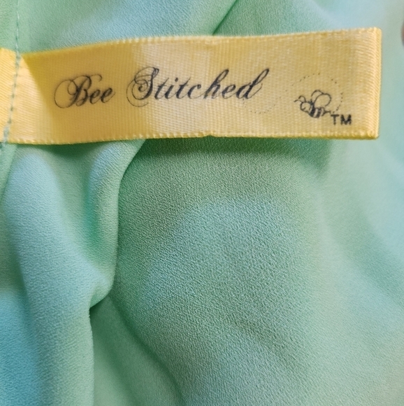 BEE STITCHED flowy sleeveless V-neck blouse mint green size medium - Picture 5 of 5